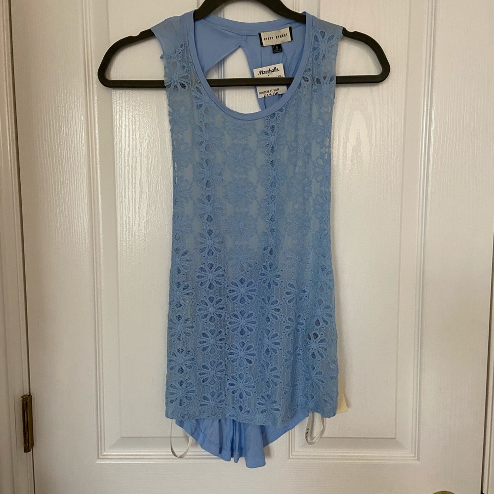 😜😜🎉🎉NWT- Brand new, open back tank top